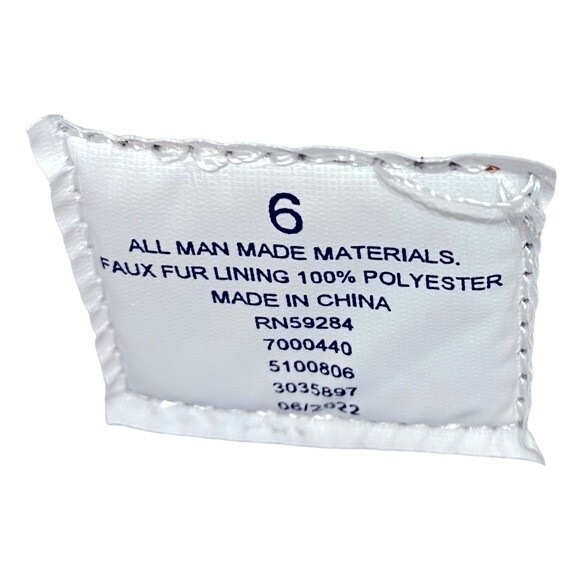 The Children’s Place Girls Metallic Star Chalet Boots - Picture 9 of 9